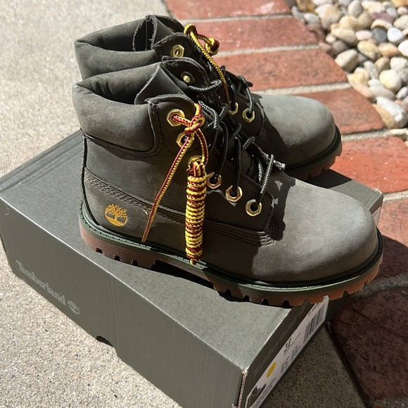 Toddler Timberland Premium 6IN Waterproof Boot - Picture 2 of 10